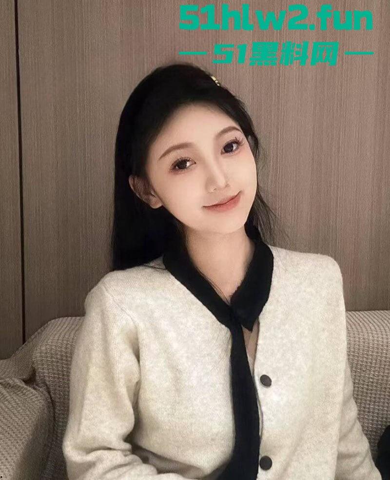 师范学院高冷校花【杨欣欣】私密约炮视频流出,清纯女神变身性爱尤物深情口交 内射全过程大尺度展示。-5