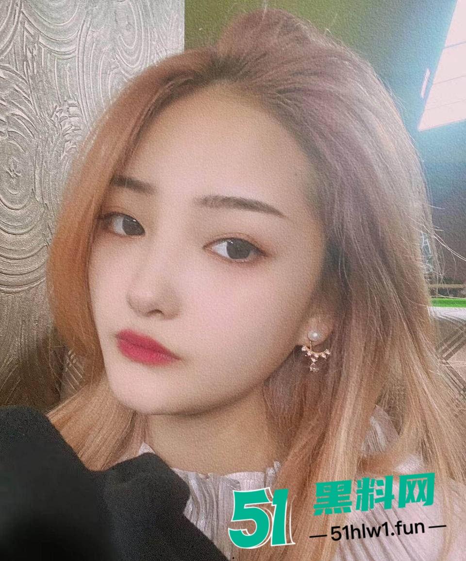 上海颜值天花板小情侣【宁美琴】流出私密视频,高冷女友床上反差惊人,叫床骚到人血压飙升!-6