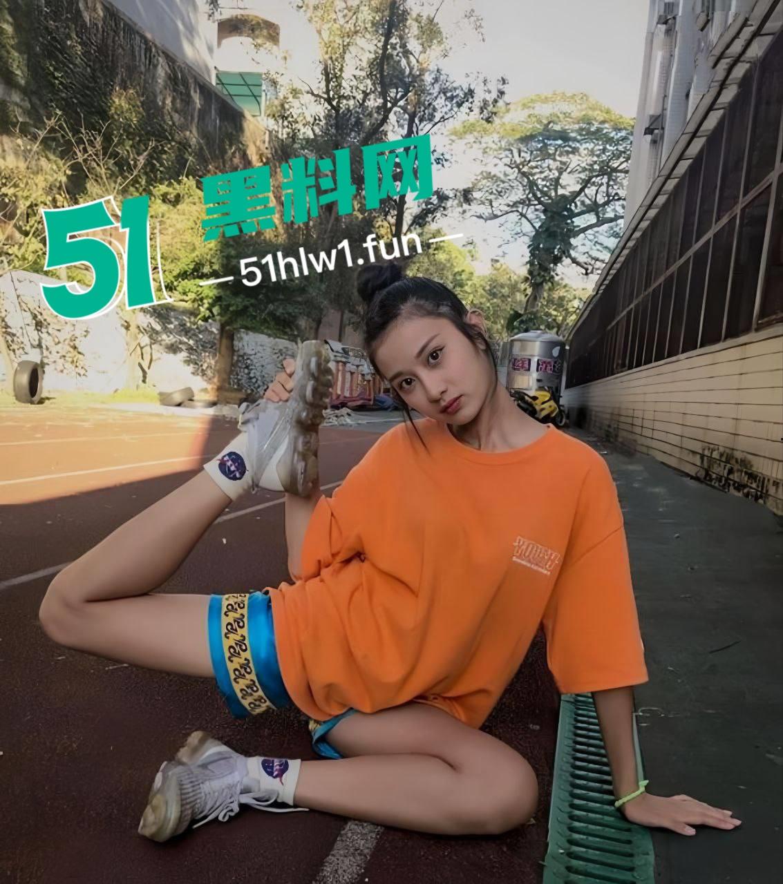 台湾亚洲小姐参赛者【昊淯婷】超高颜值长腿女神,表面女神私下骚货为勾引金主宿舍自慰自拍视频流出。-2